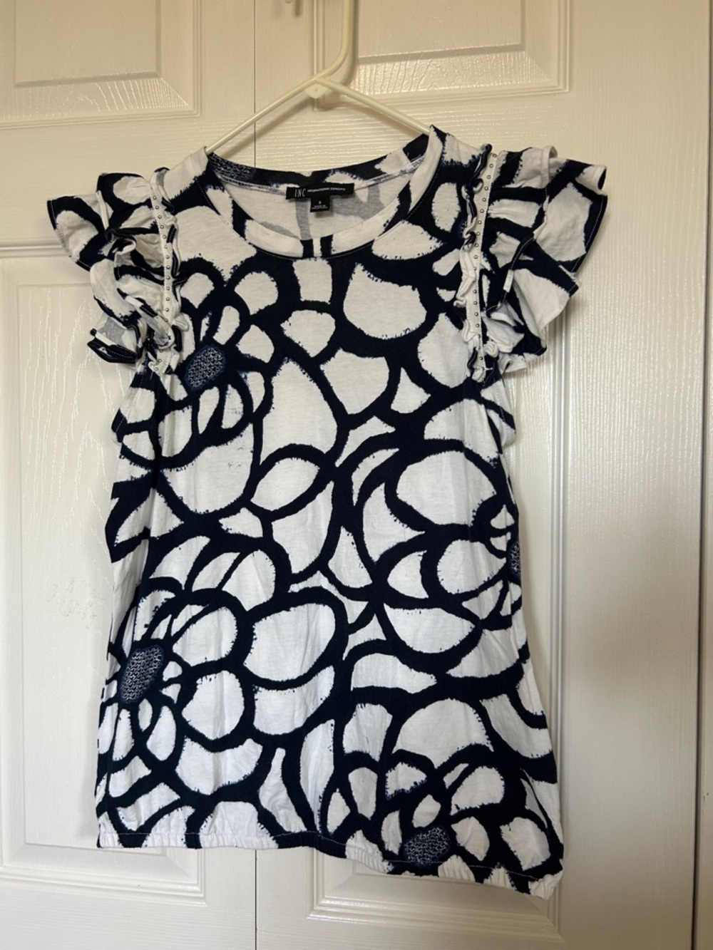 INC International Concepts White and Navy Floral Print Ruffle Sleeve Top